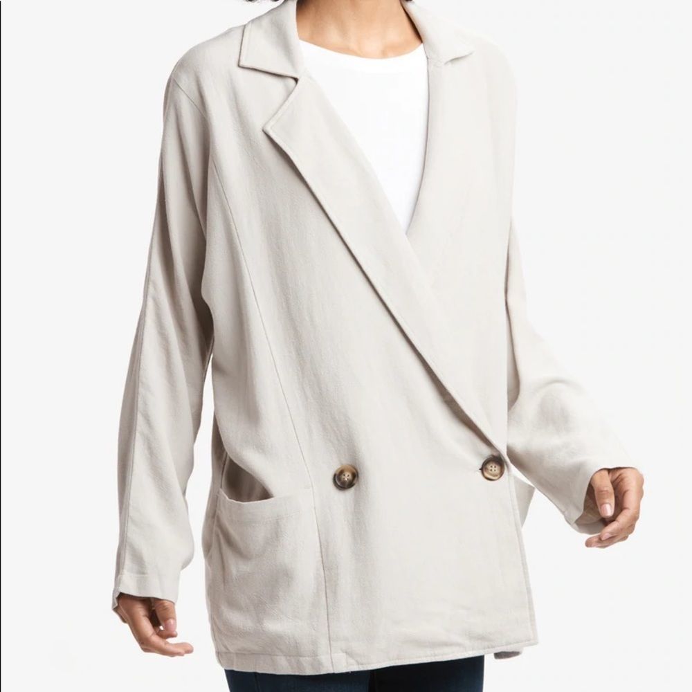 Lolë the Pearse Linen Jacket - Picture 2 of 8